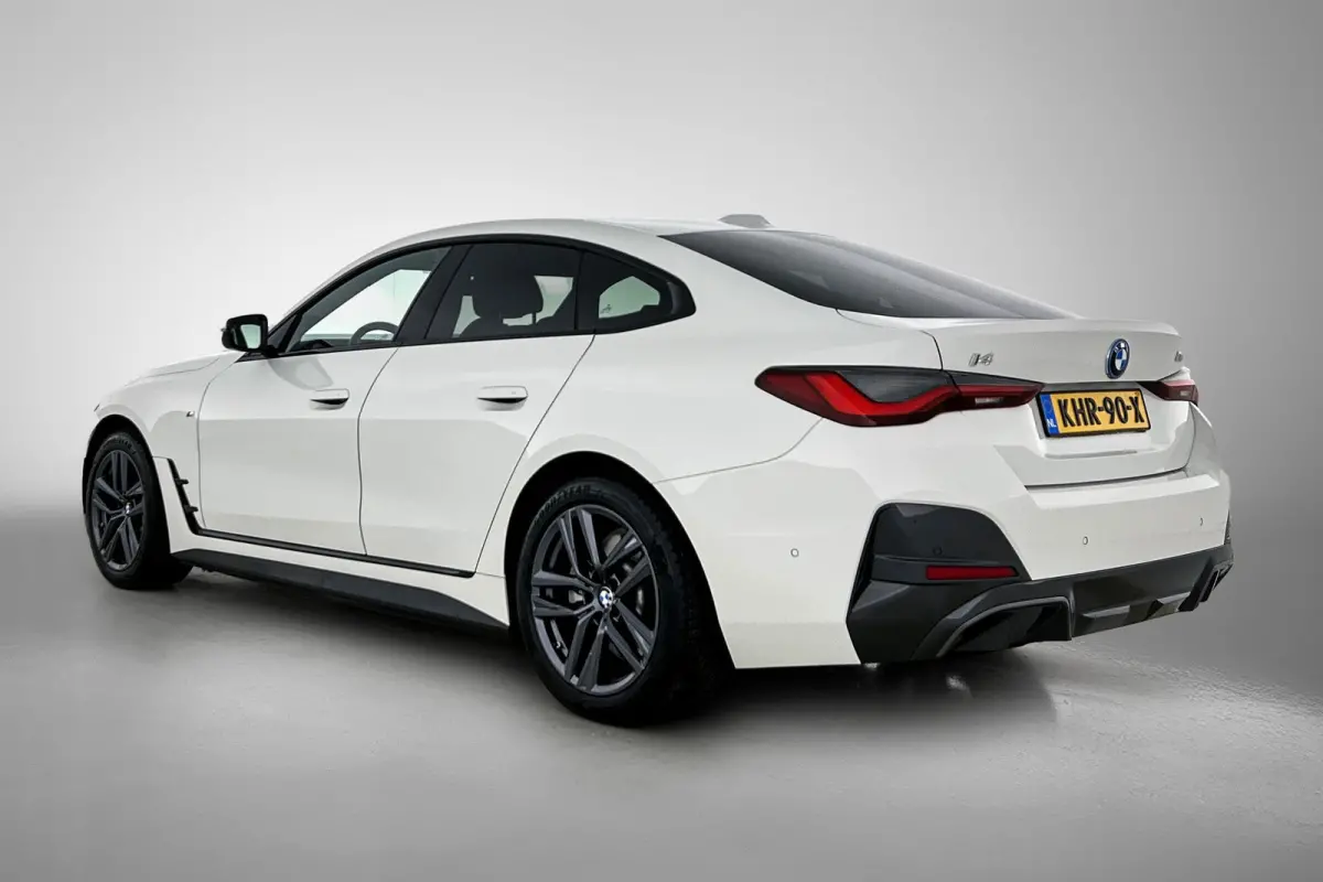 EDrive35 70 kWh M-sportpakket SoH 93,46%(1e Eig, Dealer OndH, Navi Pro, Camera, Carplay, Addapt Cruise, StoelV, PDC V+A,Etc
