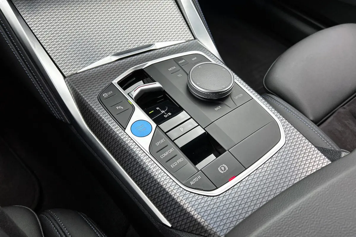 EDrive35 70 kWh M-sportpakket SoH 93,46%(1e Eig, Dealer OndH, Navi Pro, Camera, Carplay, Addapt Cruise, StoelV, PDC V+A,Etc