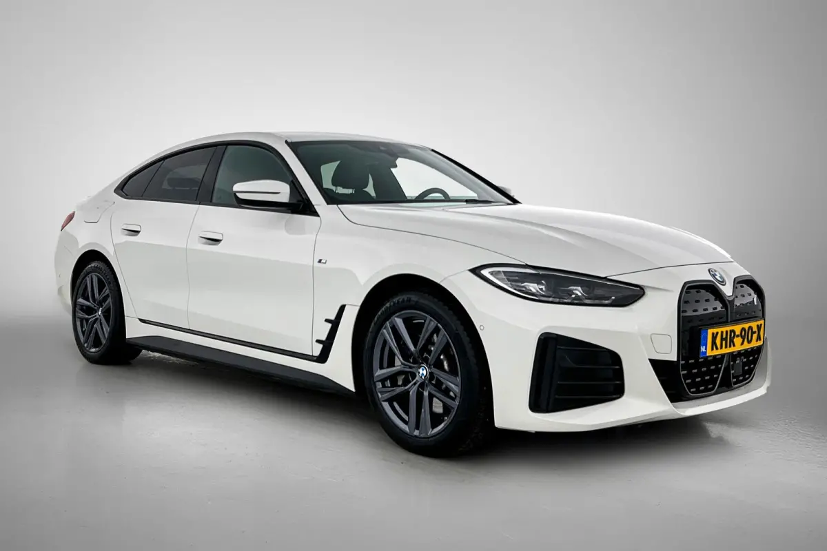 EDrive35 70 kWh M-sportpakket SoH 93,46%(1e Eig, Dealer OndH, Navi Pro, Camera, Carplay, Addapt Cruise, StoelV, PDC V+A,Etc