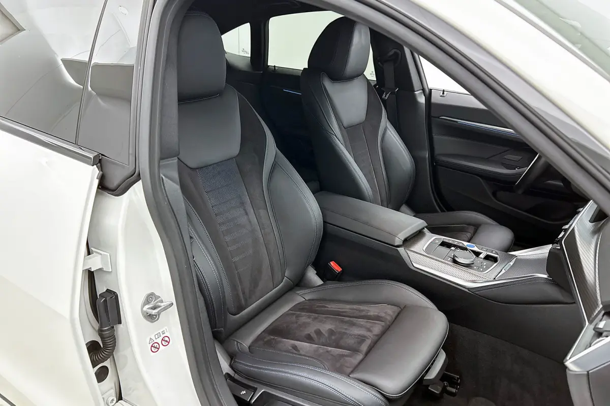 EDrive35 70 kWh M-sportpakket SoH 93,46%(1e Eig, Dealer OndH, Navi Pro, Camera, Carplay, Addapt Cruise, StoelV, PDC V+A,Etc