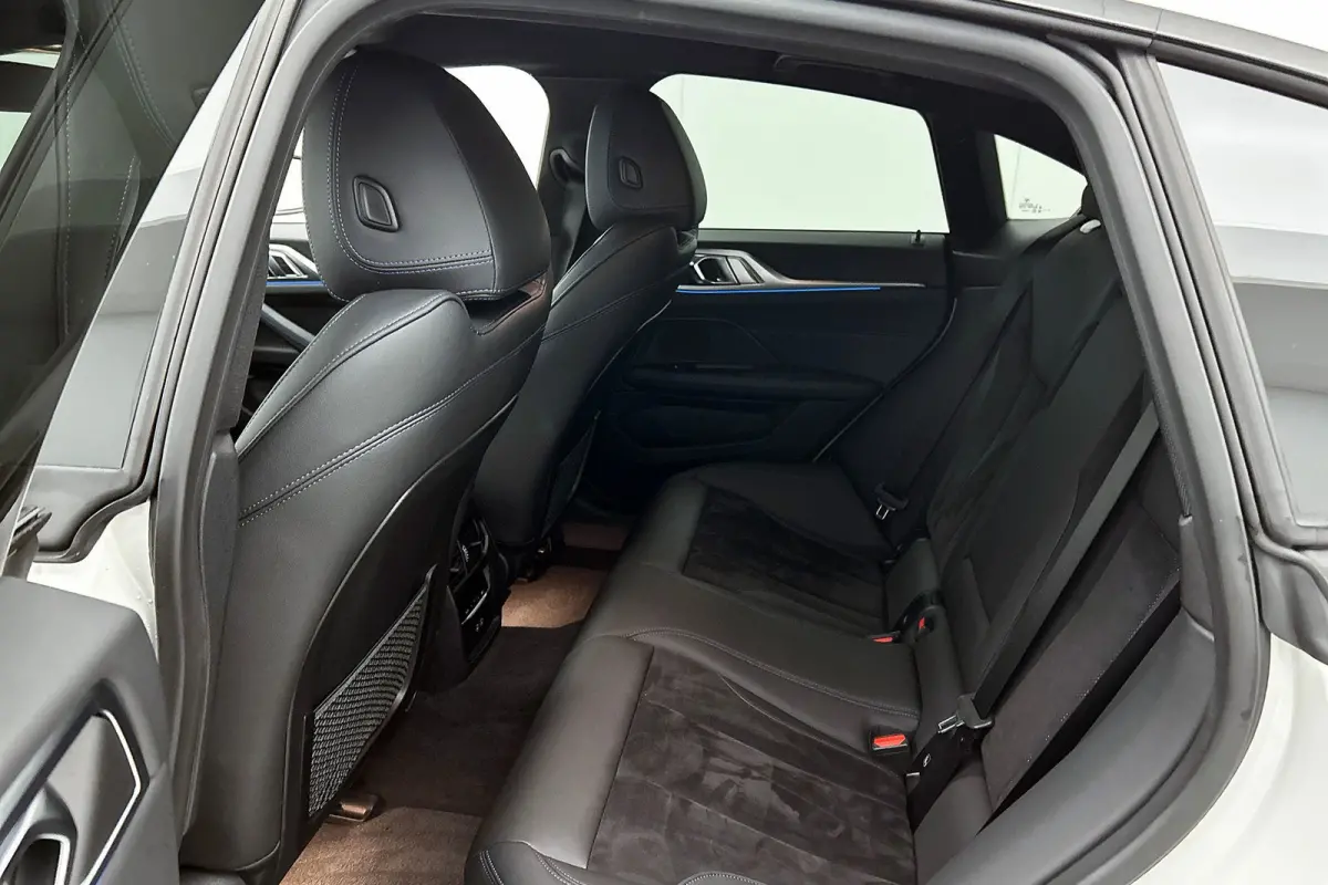 EDrive35 70 kWh M-sportpakket SoH 93,46%(1e Eig, Dealer OndH, Navi Pro, Camera, Carplay, Addapt Cruise, StoelV, PDC V+A,Etc