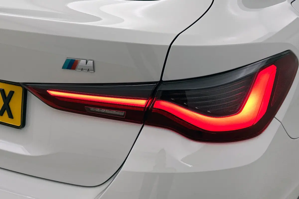 EDrive35 70 kWh M-sportpakket SoH 93,46%(1e Eig, Dealer OndH, Navi Pro, Camera, Carplay, Addapt Cruise, StoelV, PDC V+A,Etc