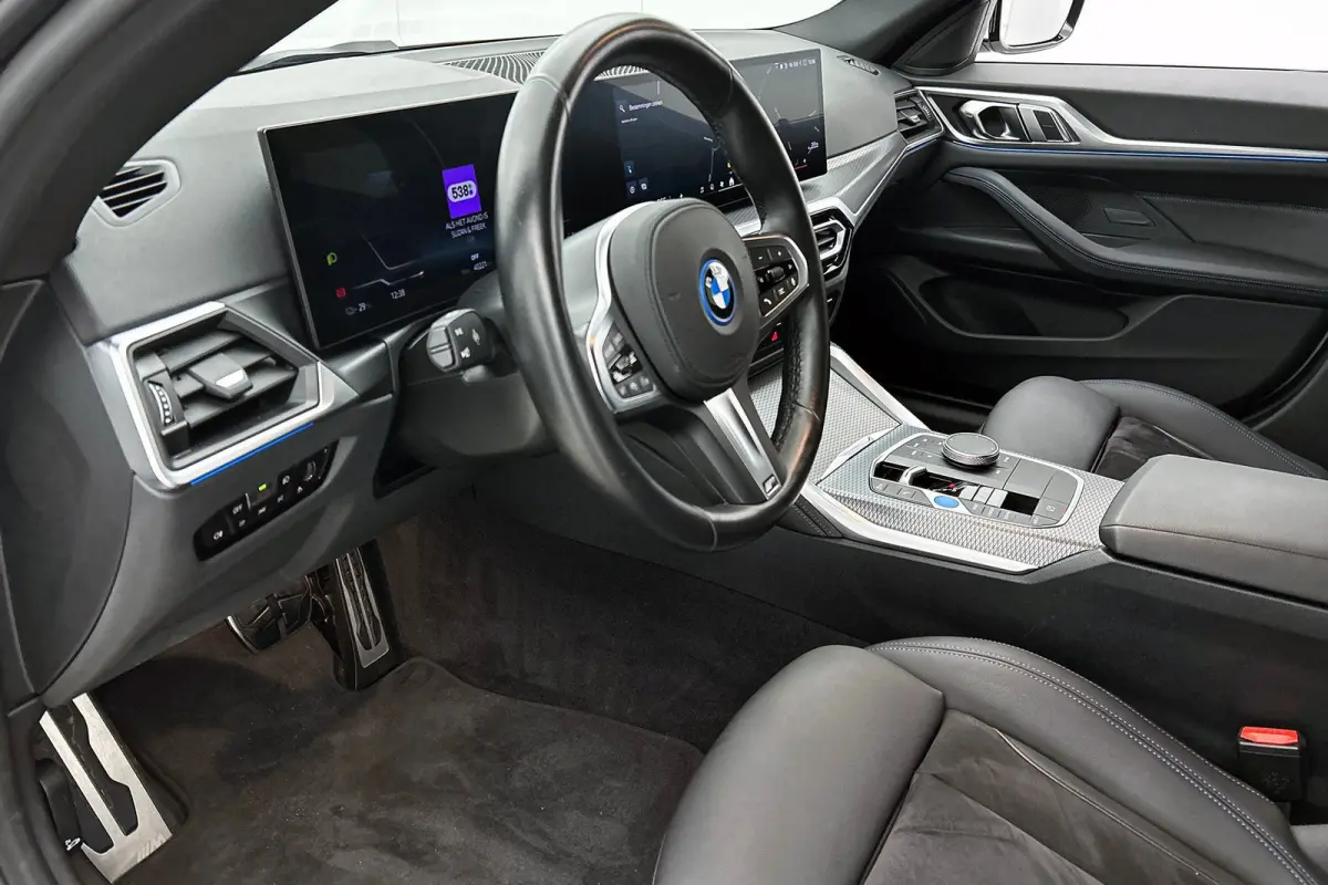EDrive35 70 kWh M-sportpakket SoH 93,46%(1e Eig, Dealer OndH, Navi Pro, Camera, Carplay, Addapt Cruise, StoelV, PDC V+A,Etc