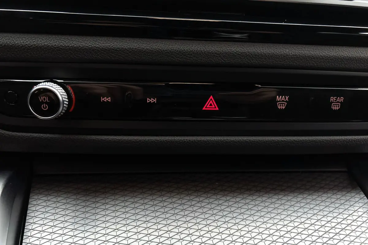 EDrive35 70 kWh M-sportpakket SoH 93,46%(1e Eig, Dealer OndH, Navi Pro, Camera, Carplay, Addapt Cruise, StoelV, PDC V+A,Etc