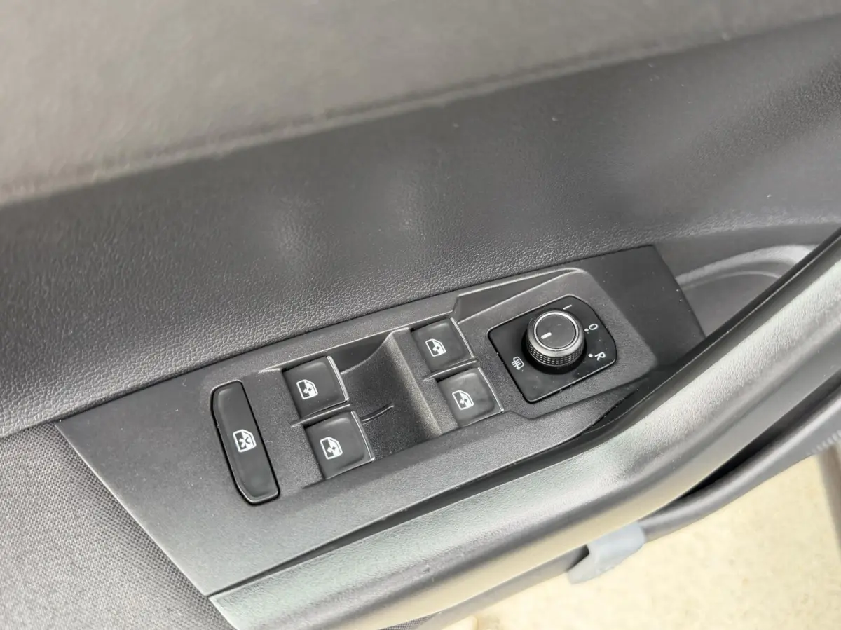 1.0 TSI Highline Business R Panoramadak | LED verlichting | Climate control | Cruise control adaptief | 16 inch lichtmetalen velgen | Drive mode selection | Parkeersensoren voor en achter