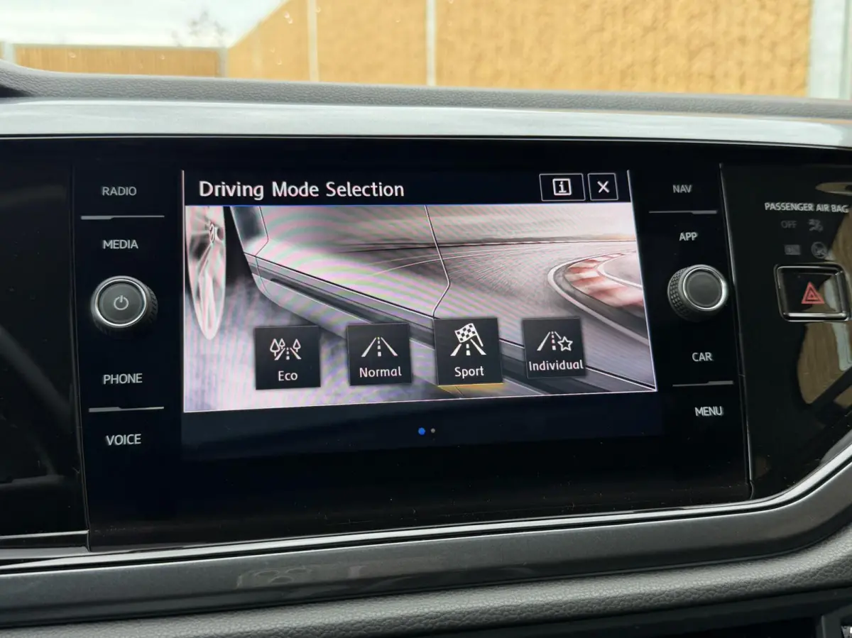 1.0 TSI Highline Business R Panoramadak | LED verlichting | Climate control | Cruise control adaptief | 16 inch lichtmetalen velgen | Drive mode selection | Parkeersensoren voor en achter