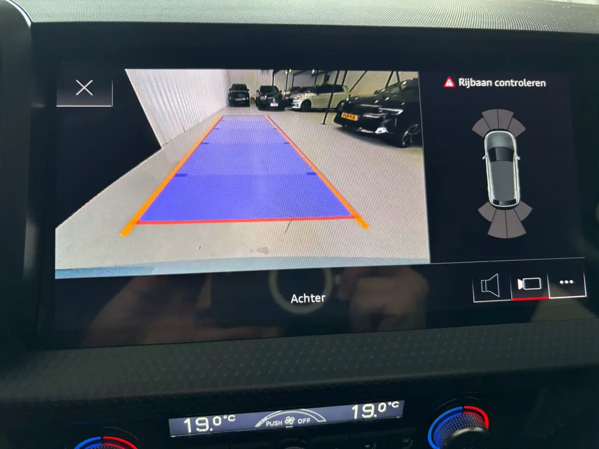 30 TFSI S edition camera, virtual