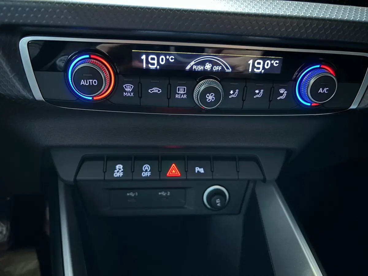 30 TFSI S edition camera, virtual