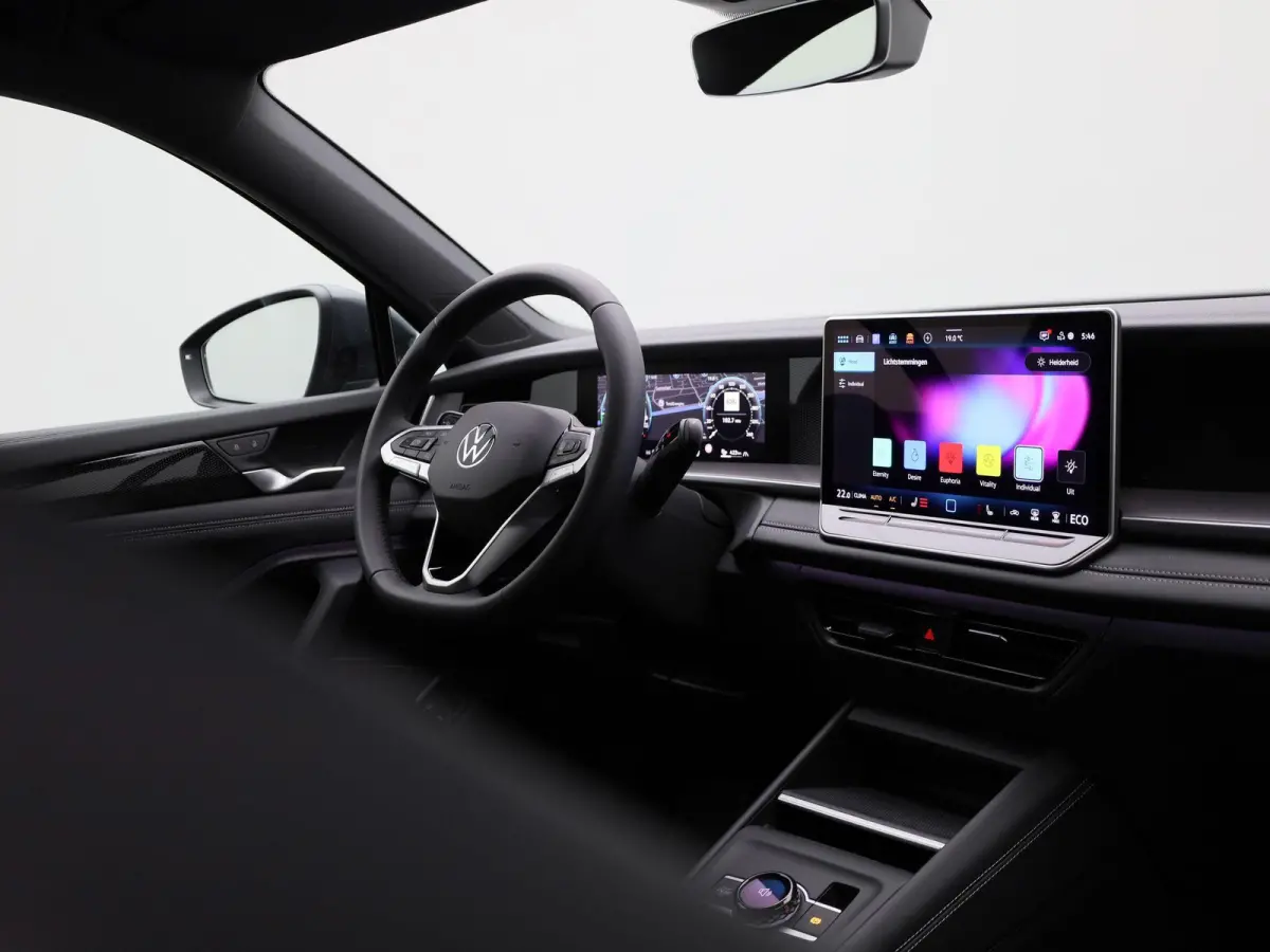 1.5 eHybrid Life Edition 204PK | Navigatie | Adaptieve cruise control | Stoel en Stuurverwarming | 360 camera | Trekhaak | Elektrische Klep | 18"inch Napoli velgen | Design pakket Dark |