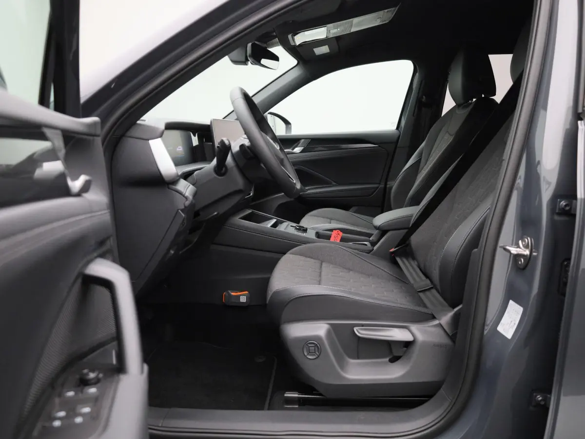 1.5 eHybrid Life Edition 204PK | Navigatie | Adaptieve cruise control | Stoel en Stuurverwarming | 360 camera | Trekhaak | Elektrische Klep | 18"inch Napoli velgen | Design pakket Dark |