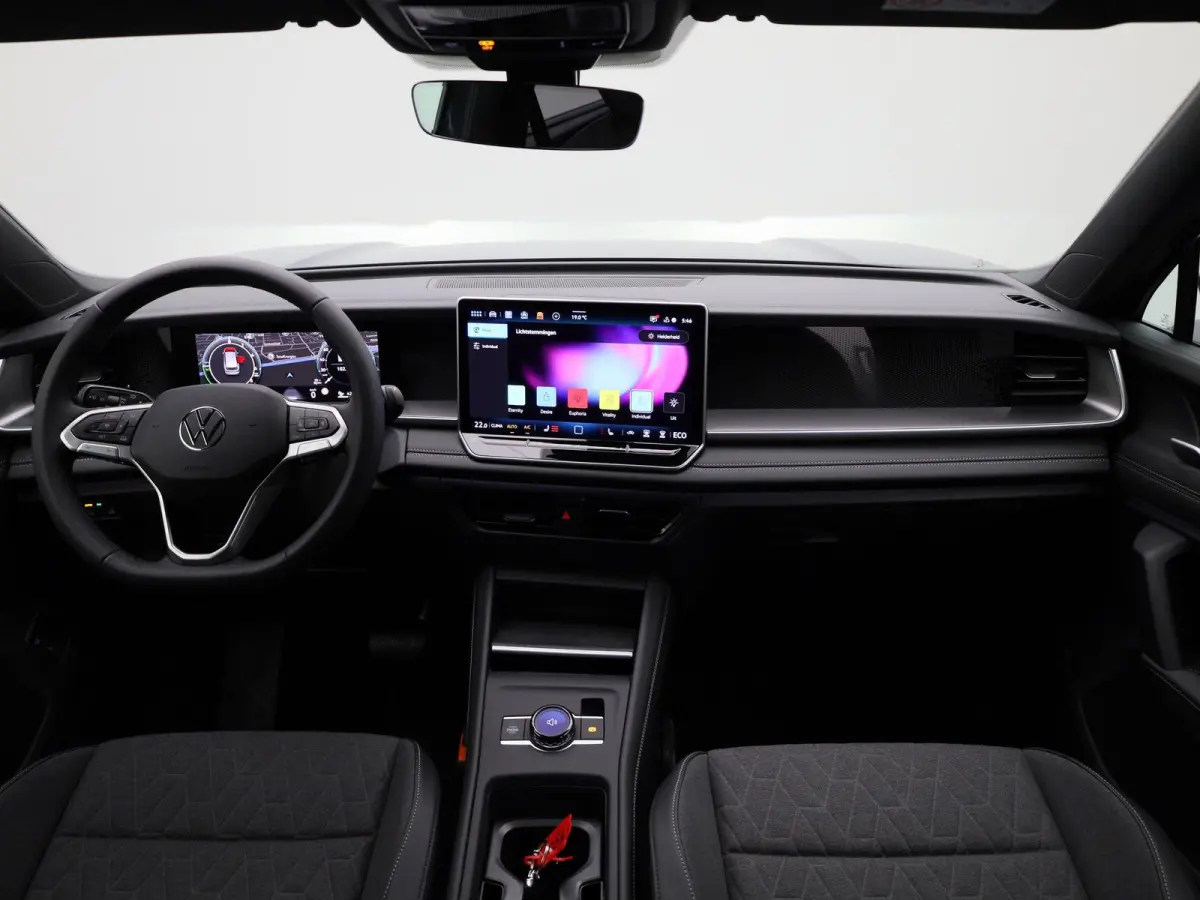1.5 eHybrid Life Edition 204PK | Navigatie | Adaptieve cruise control | Stoel en Stuurverwarming | 360 camera | Trekhaak | Elektrische Klep | 18"inch Napoli velgen | Design pakket Dark |