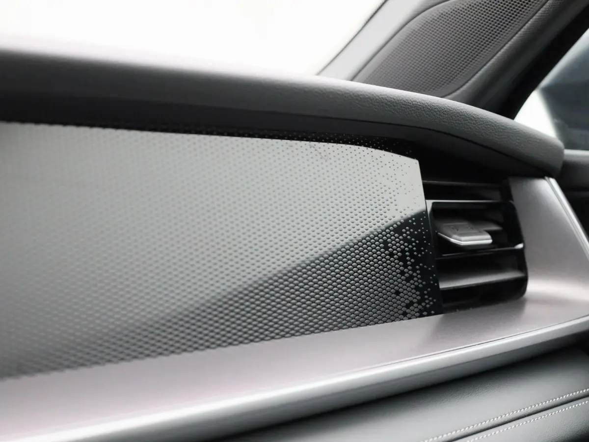 1.5 eHybrid Life Edition 204PK | Navigatie | Adaptieve cruise control | Stoel en Stuurverwarming | 360 camera | Trekhaak | Elektrische Klep | 18"inch Napoli velgen | Design pakket Dark |