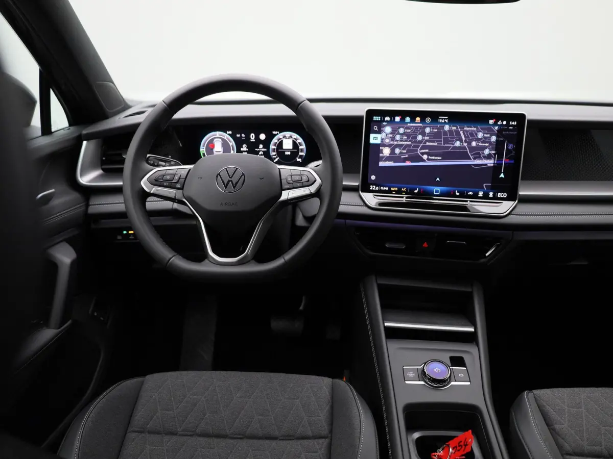 1.5 eHybrid Life Edition 204PK | Navigatie | Adaptieve cruise control | Stoel en Stuurverwarming | 360 camera | Trekhaak | Elektrische Klep | 18"inch Napoli velgen | Design pakket Dark |