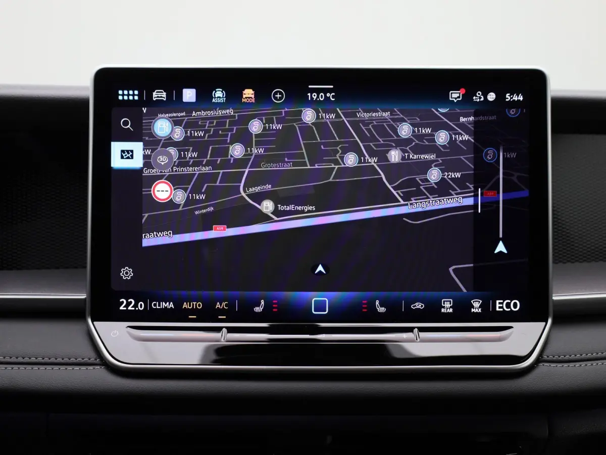 1.5 eHybrid Life Edition 204PK | Navigatie | Adaptieve cruise control | Stoel en Stuurverwarming | 360 camera | Trekhaak | Elektrische Klep | 18"inch Napoli velgen | Design pakket Dark |