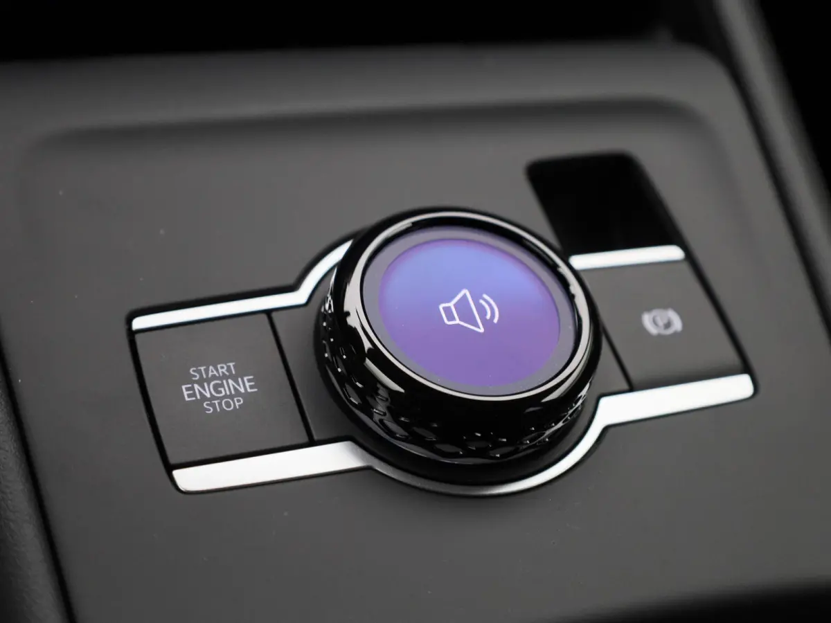 1.5 eHybrid Life Edition 204PK | Navigatie | Adaptieve cruise control | Stoel en Stuurverwarming | 360 camera | Trekhaak | Elektrische Klep | 18"inch Napoli velgen | Design pakket Dark |