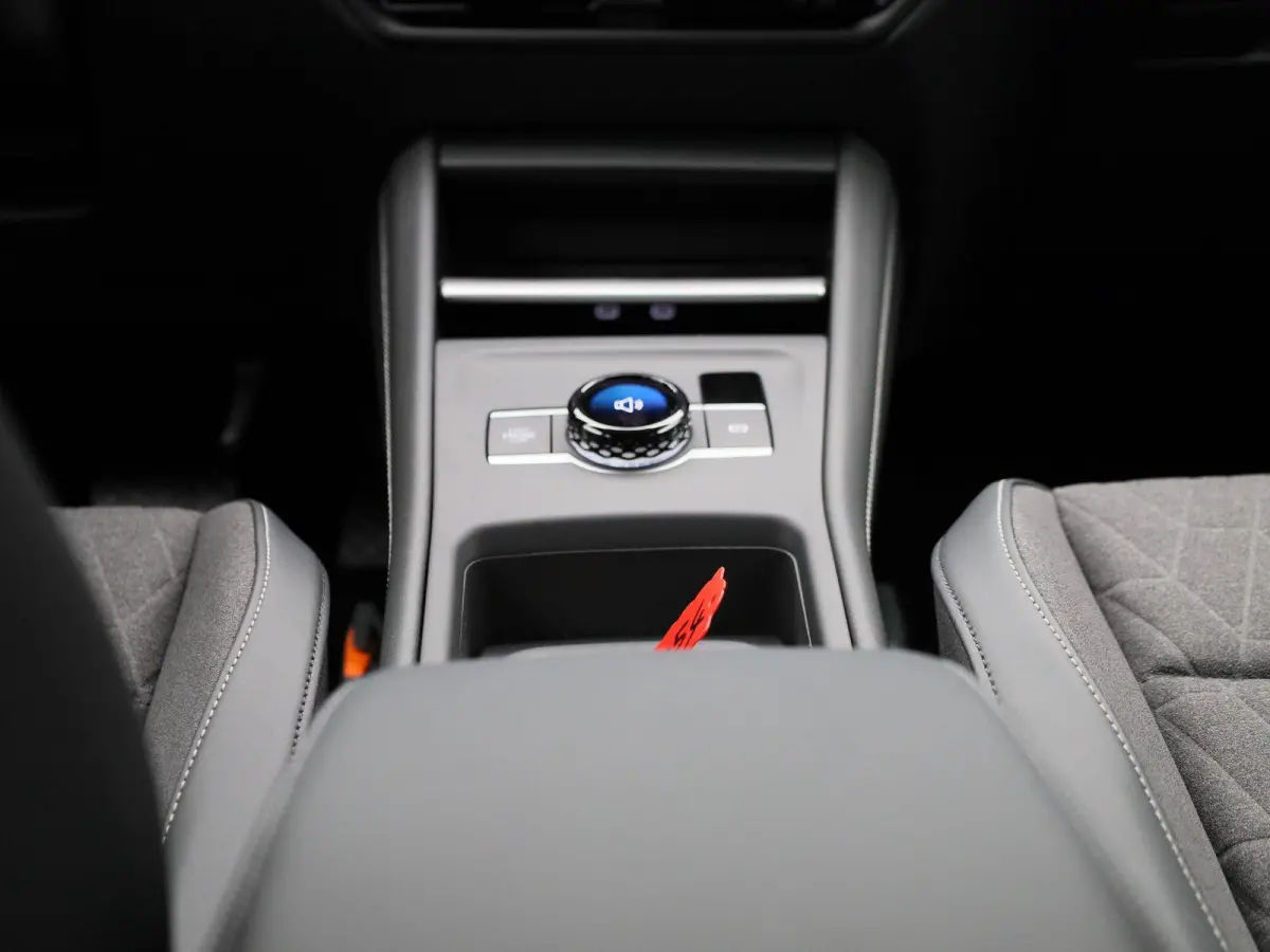 1.5 eHybrid Life Edition 204PK | Navigatie | Adaptieve cruise control | Stoel en Stuurverwarming | 360 camera | Trekhaak | Elektrische Klep | 18"inch Napoli velgen | Design pakket Dark |