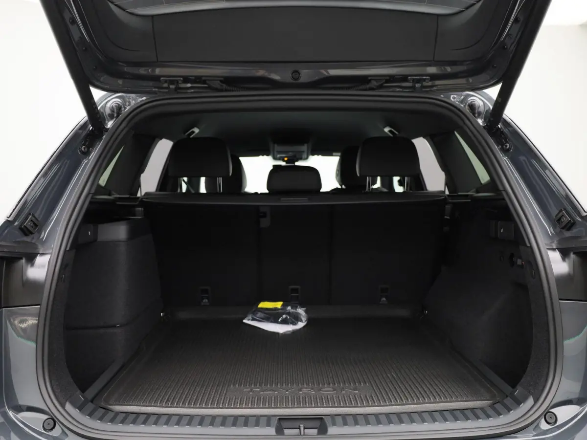 1.5 eHybrid Life Edition 204PK | Navigatie | Adaptieve cruise control | Stoel en Stuurverwarming | 360 camera | Trekhaak | Elektrische Klep | 18"inch Napoli velgen | Design pakket Dark |