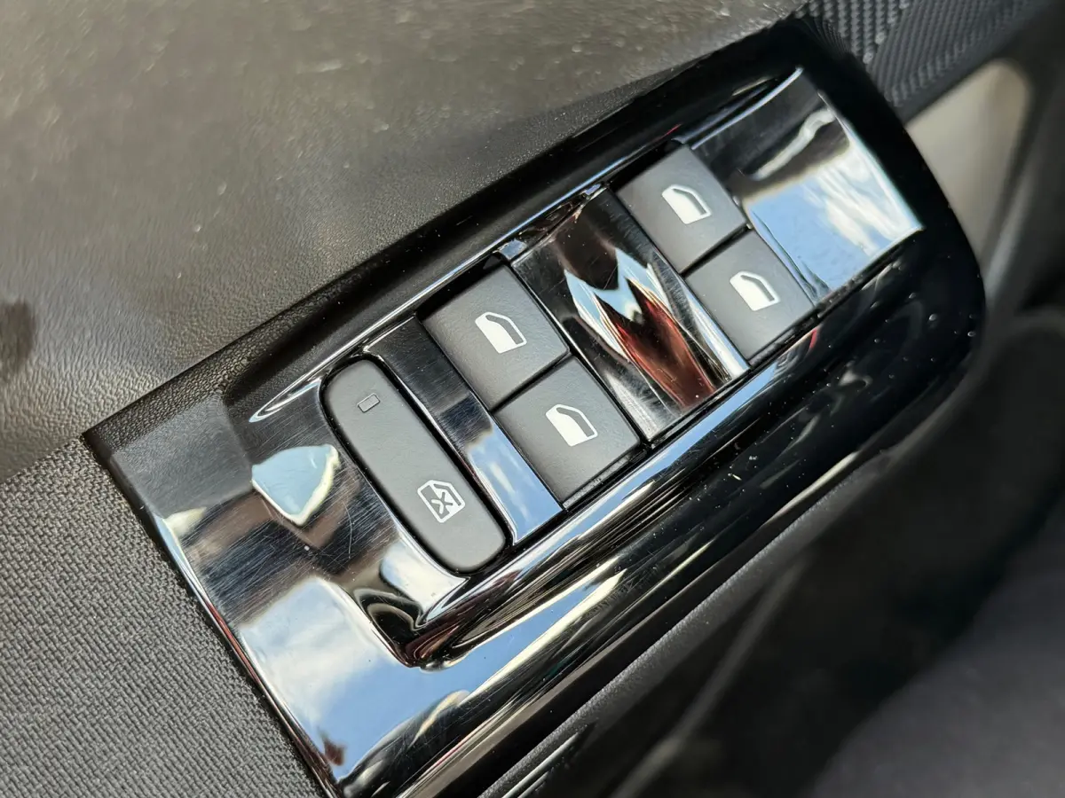 1.2 PureTech Shine |Navi|Pano|Carplay|Camera|Climate|Cruise|PDC|N.A.P|Apk tot 02-03-2027|