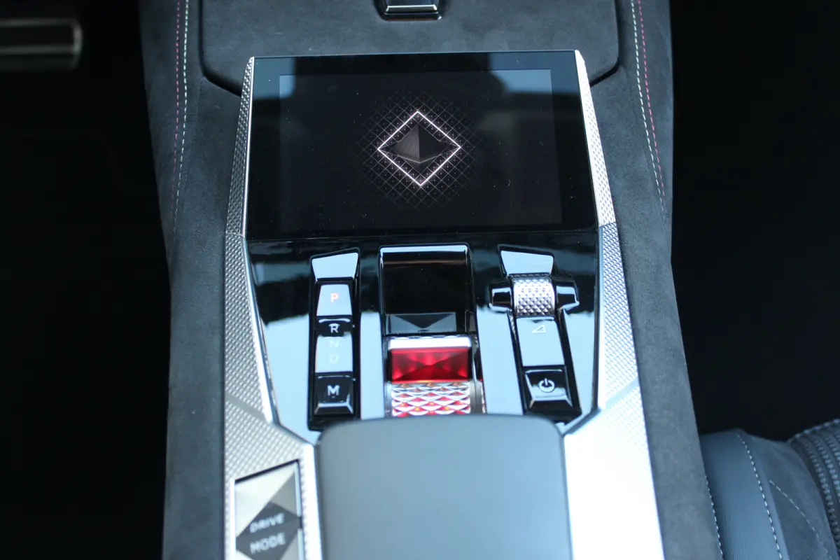 1.2 PURETECH 130PK PERFORMANCE LINE+ AUTOMAAT / NAVI / LEDER / CLIMA / FULL-LED / PDC / 19" LMV / CAMERA / KEYLESS / BLUETOOTH / ADAPT. CRUISECONTROL / 1E EIGENAAR / NIEUWSTAAT !!
