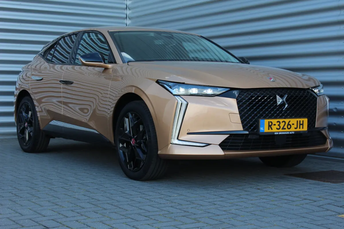 1.2 PURETECH 130PK PERFORMANCE LINE+ AUTOMAAT / NAVI / LEDER / CLIMA / FULL-LED / PDC / 19" LMV / CAMERA / KEYLESS / BLUETOOTH / ADAPT. CRUISECONTROL / 1E EIGENAAR / NIEUWSTAAT !!