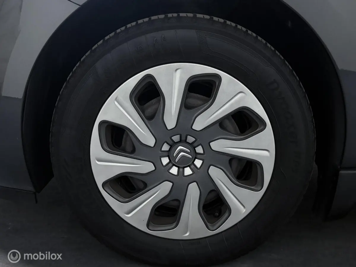 1.0 PureTech Attraction/ Airco/ Lage km’s 56000km