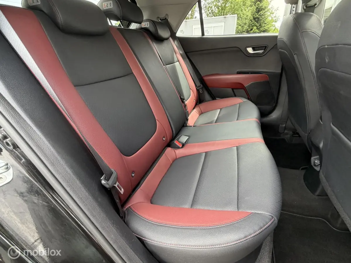 1.0 TGDI 120PK Platinum / Schuifdak / Leer / Carplay / Stoel+Stuurverwarming / Camera / DAB+ / NAP