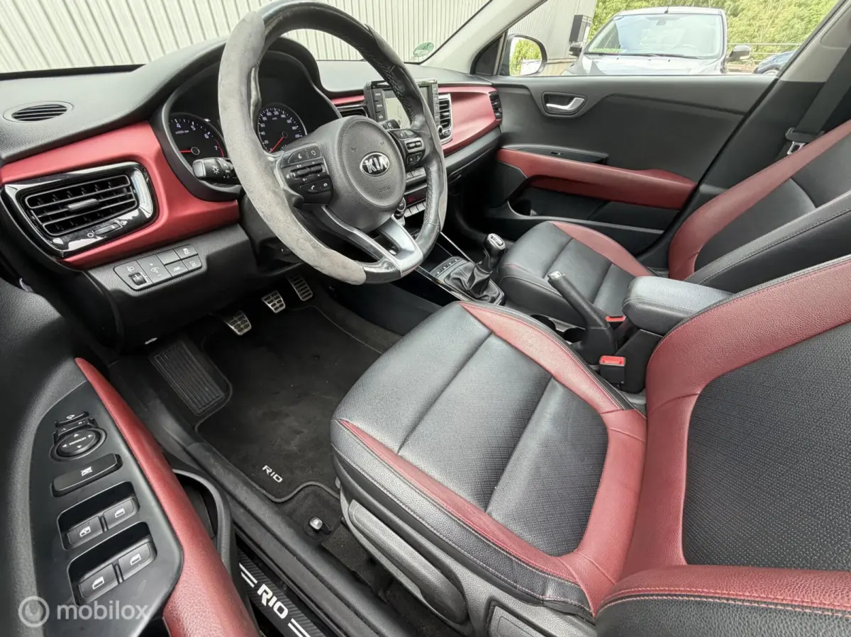 1.0 TGDI 120PK Platinum / Schuifdak / Leer / Carplay / Stoel+Stuurverwarming / Camera / DAB+ / NAP