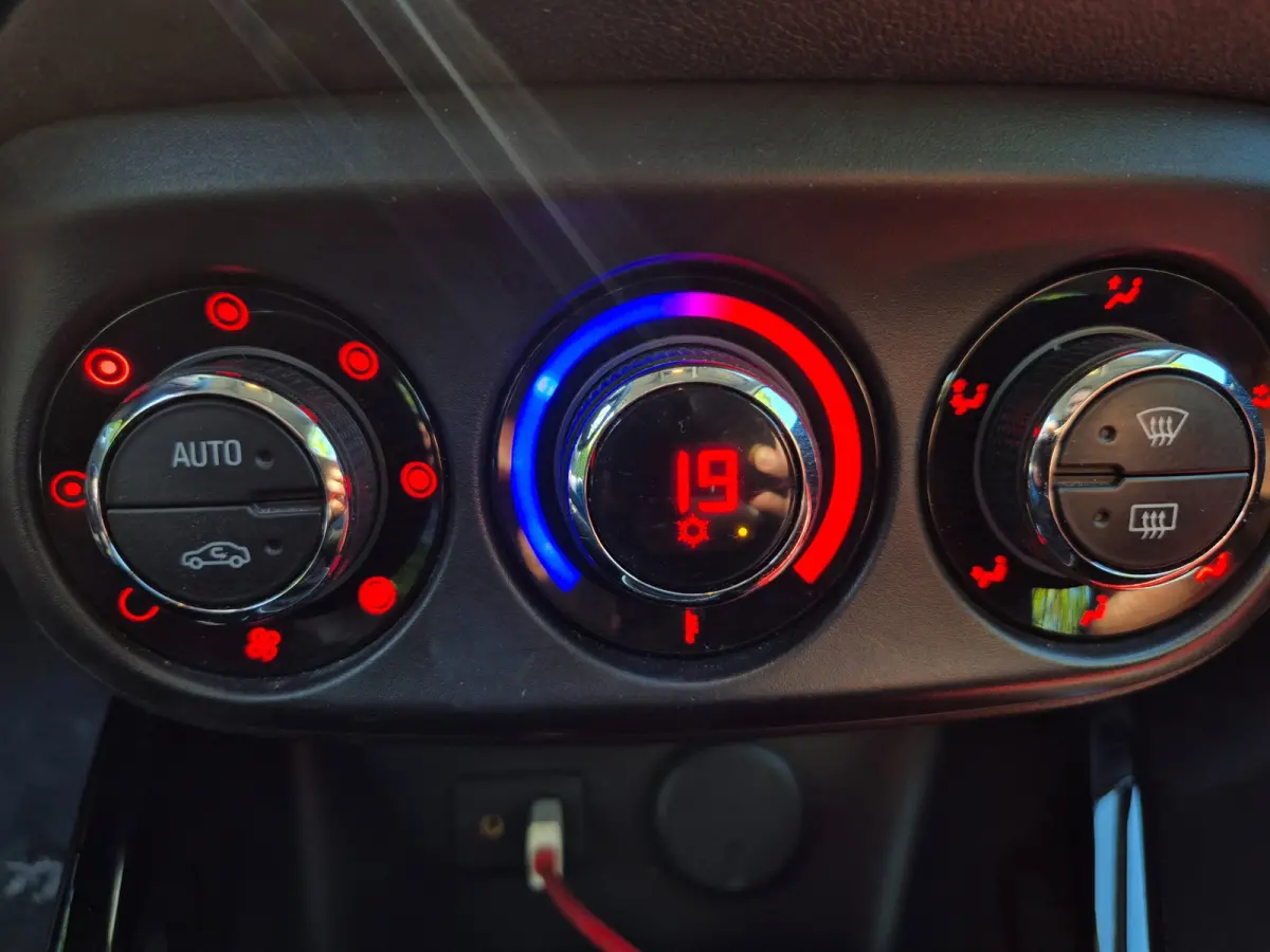 1.4 16V Cosmo Sport Pakket Navi Stuurverwarming Line Assist Cruise Control NAP 1.4-16V Cosmo