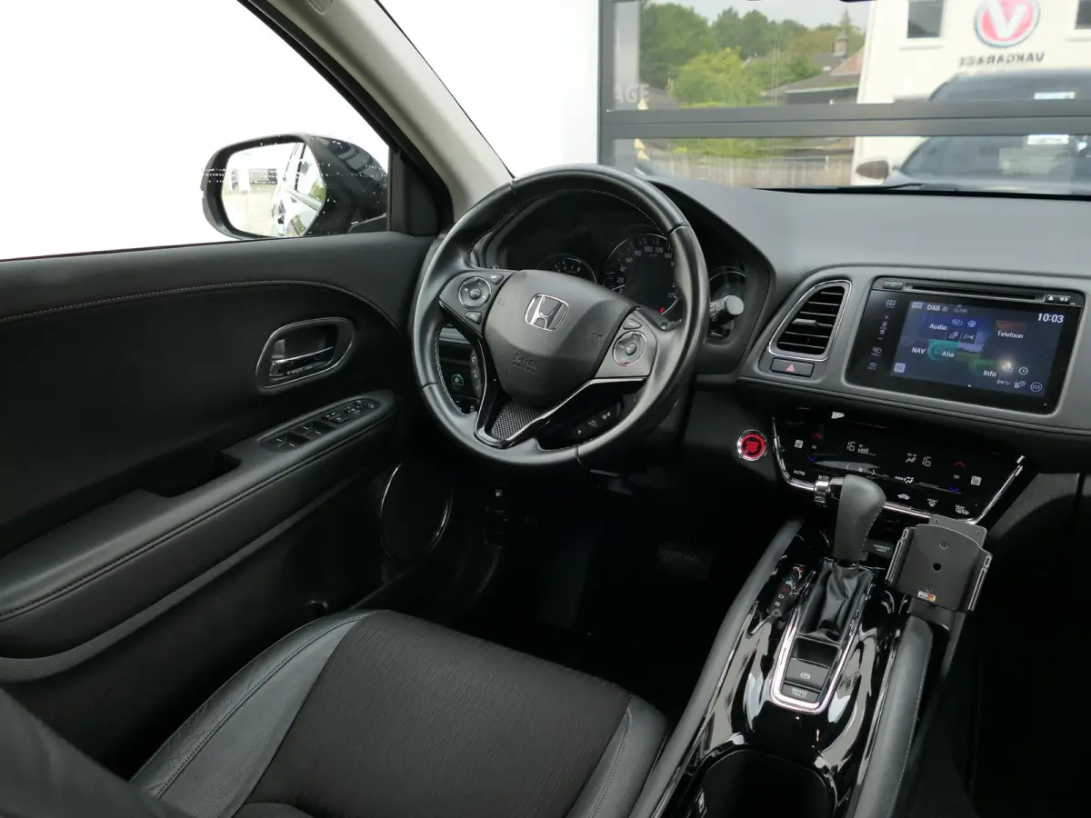 1.5 i-VTEC Executive | Panoramadak | Half leder | Achteruitrijcamera | Keyless entry | Volledig dealer onderhouden | Climate Control | Hoge instap | Automaat