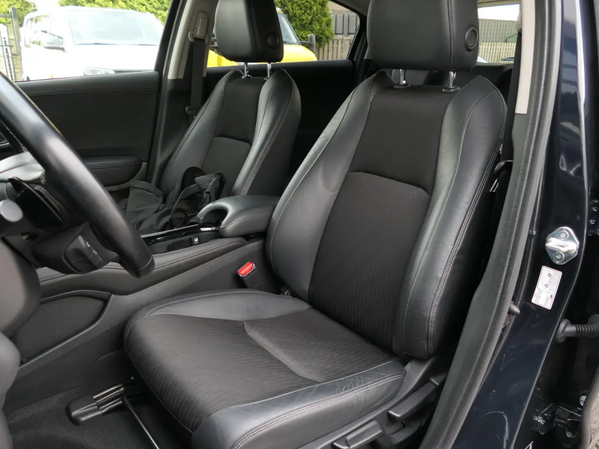 1.5 i-VTEC Executive | Panoramadak | Half leder | Achteruitrijcamera | Keyless entry | Volledig dealer onderhouden | Climate Control | Hoge instap | Automaat