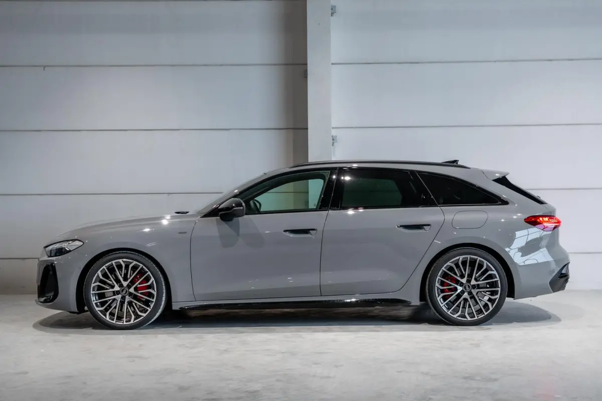 Avant 2.0 Quattro S edition Competition / 5 jaar Garantie / Audi Exclusive Nardo Grey / Trekhaak / Pano / S Interieur