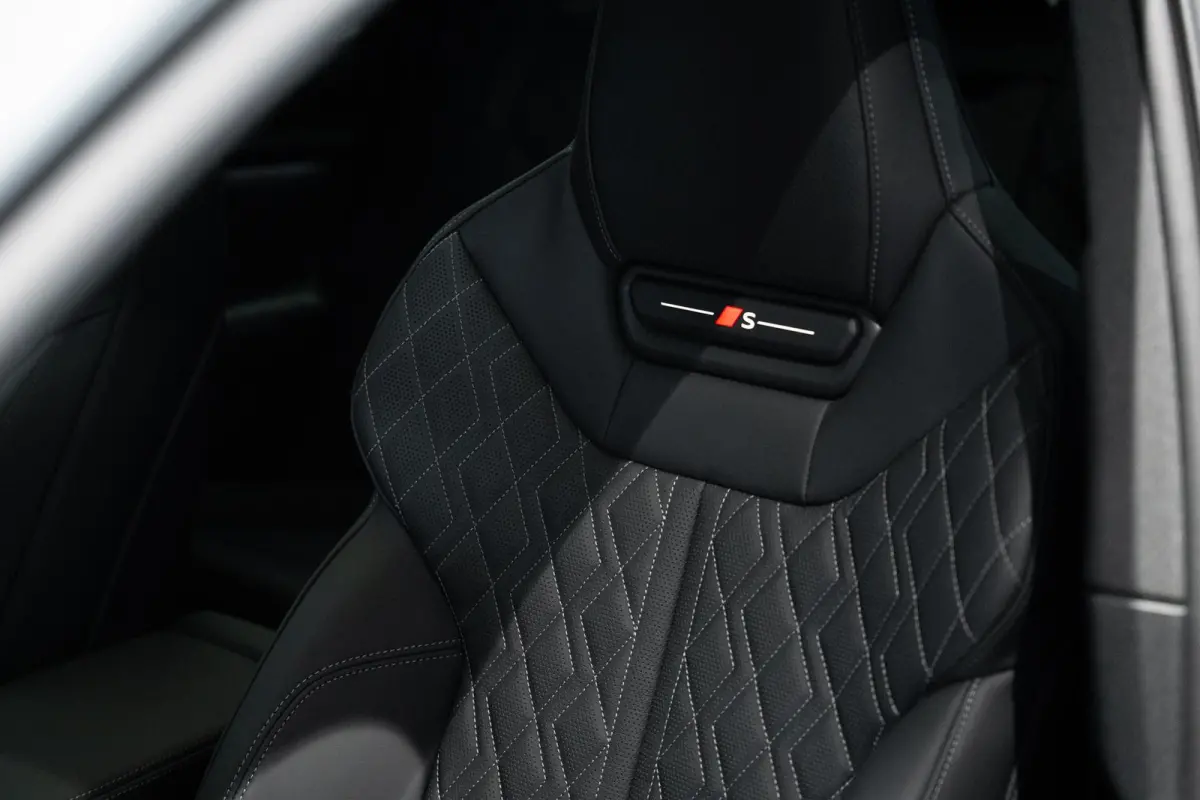 Avant 2.0 Quattro S edition Competition / 5 jaar Garantie / Audi Exclusive Nardo Grey / Trekhaak / Pano / S Interieur