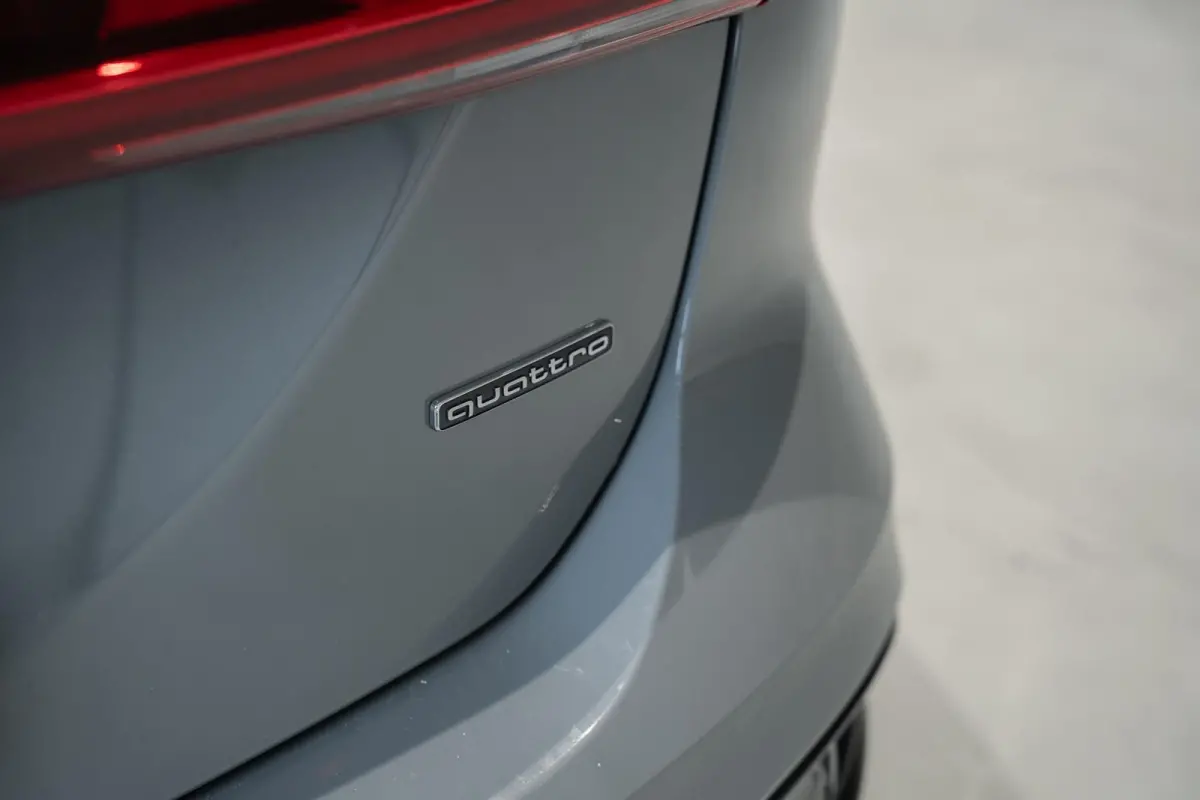 Avant 2.0 Quattro S edition Competition / 5 jaar Garantie / Audi Exclusive Nardo Grey / Trekhaak / Pano / S Interieur