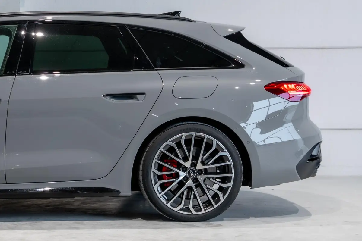 Avant 2.0 Quattro S edition Competition / 5 jaar Garantie / Audi Exclusive Nardo Grey / Trekhaak / Pano / S Interieur