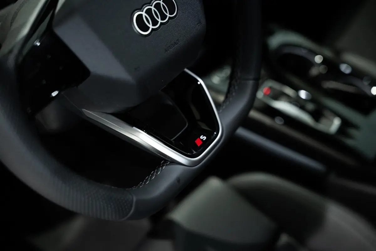 Avant 2.0 Quattro S edition Competition / 5 jaar Garantie / Audi Exclusive Nardo Grey / Trekhaak / Pano / S Interieur