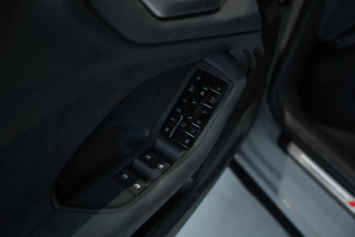 Avant 2.0 Quattro S edition Competition / 5 jaar Garantie / Audi Exclusive Nardo Grey / Trekhaak / Pano / S Interieur