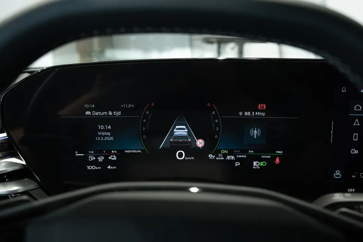 Avant 2.0 Quattro S edition Competition / 5 jaar Garantie / Audi Exclusive Nardo Grey / Trekhaak / Pano / S Interieur
