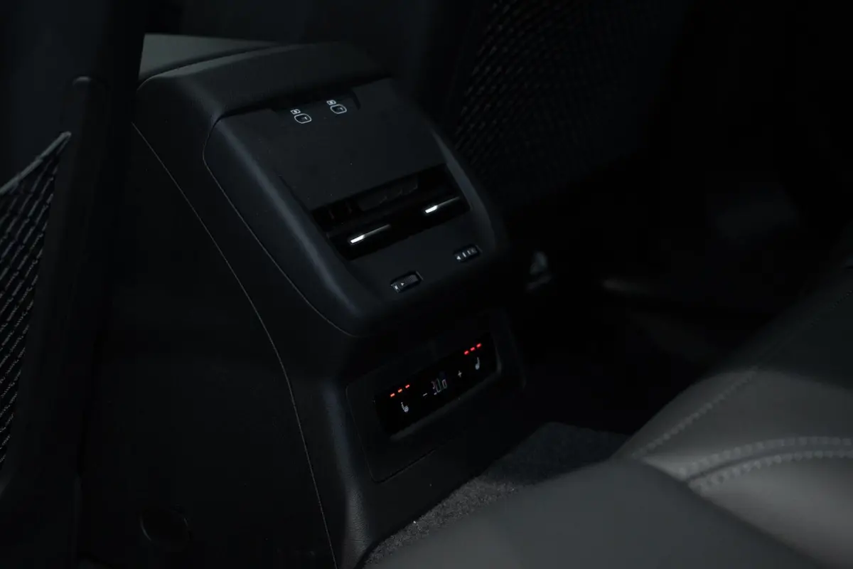 Avant 2.0 Quattro S edition Competition / 5 jaar Garantie / Audi Exclusive Nardo Grey / Trekhaak / Pano / S Interieur