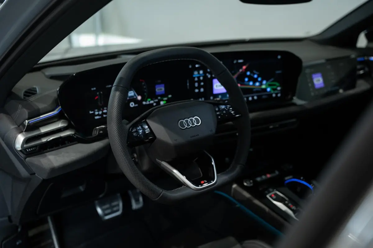 Avant 2.0 Quattro S edition Competition / 5 jaar Garantie / Audi Exclusive Nardo Grey / Trekhaak / Pano / S Interieur