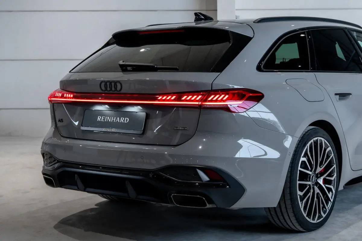 Avant 2.0 Quattro S edition Competition / 5 jaar Garantie / Audi Exclusive Nardo Grey / Trekhaak / Pano / S Interieur