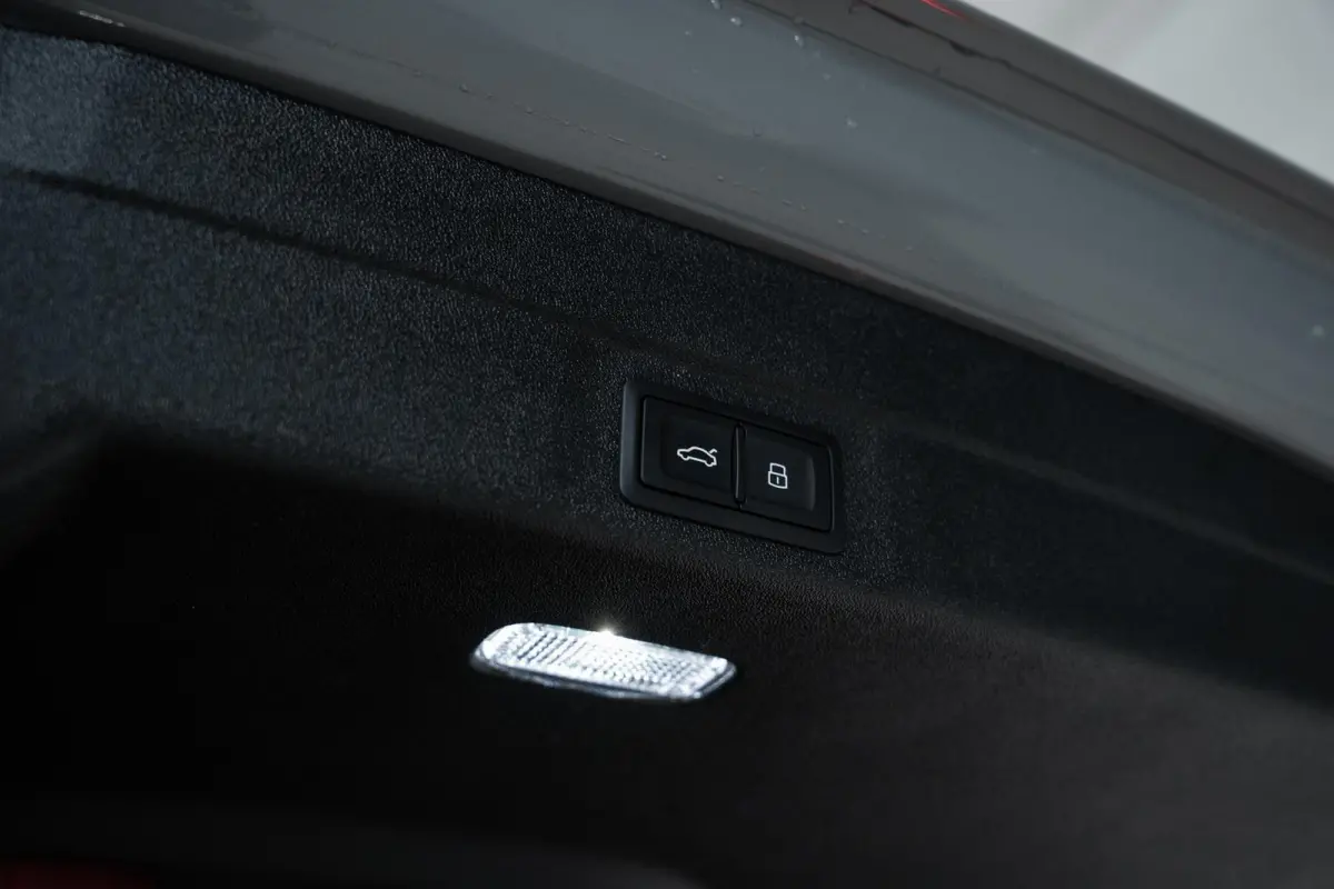 Avant 2.0 Quattro S edition Competition / 5 jaar Garantie / Audi Exclusive Nardo Grey / Trekhaak / Pano / S Interieur