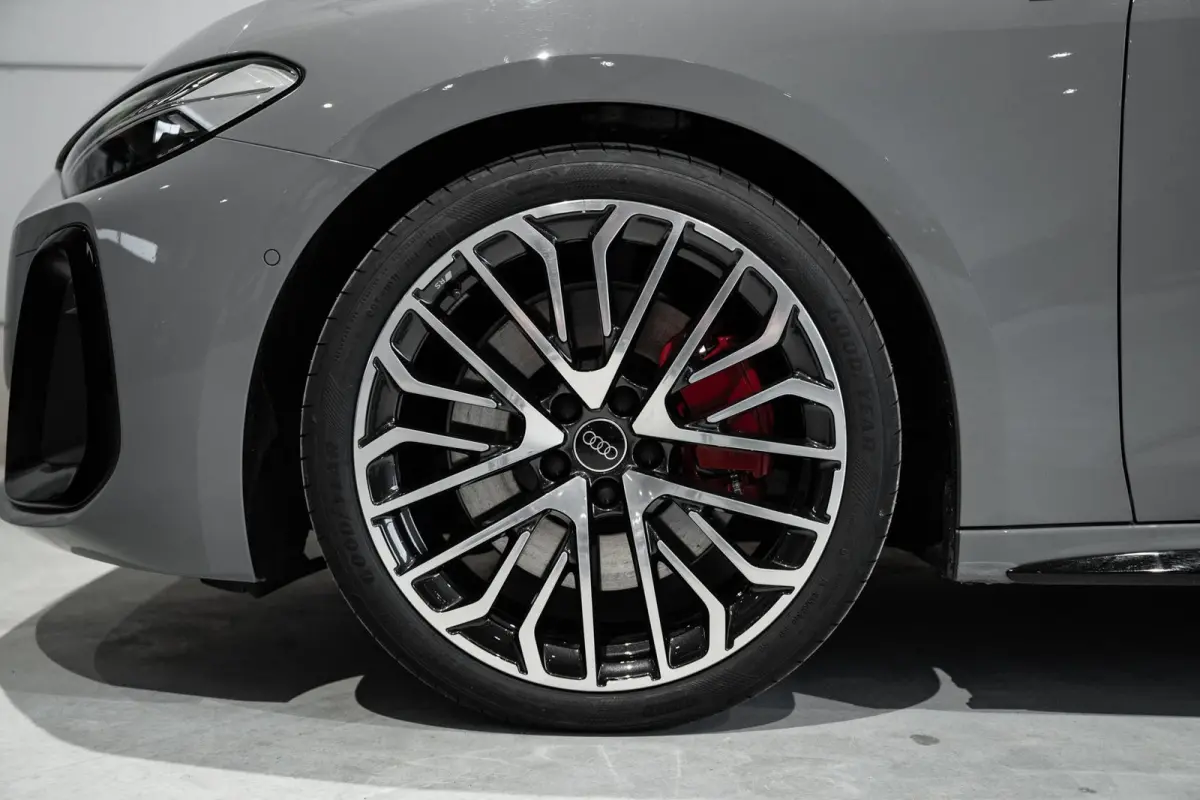 Avant 2.0 Quattro S edition Competition / 5 jaar Garantie / Audi Exclusive Nardo Grey / Trekhaak / Pano / S Interieur