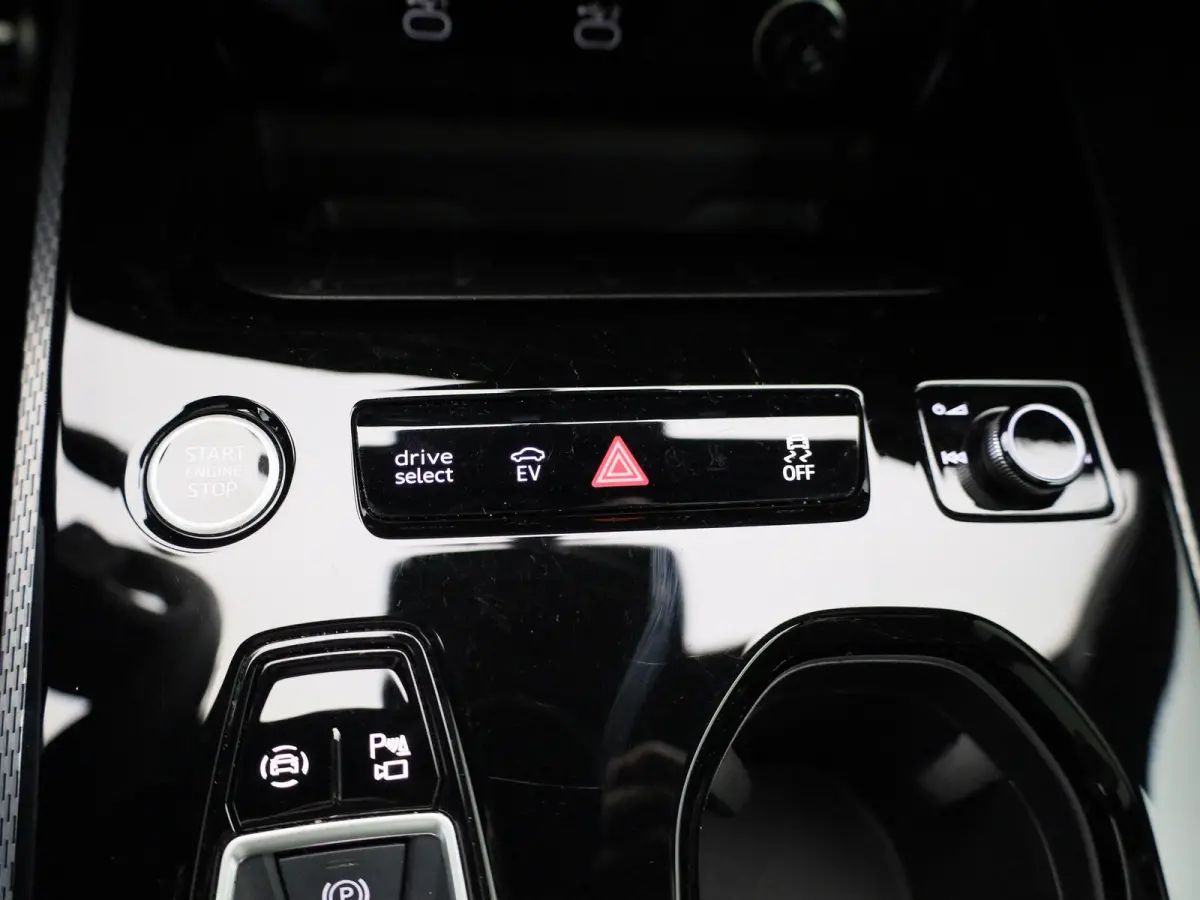 Avant 2.0 quattro S edition Competition 367 PK | S-line | Automaat | 360 Camera | Panorama glasdak | Adaptive Cruise Control | Stoelverwarming | Virtual Cockpit | LED Matrix | Lichtmetalen v