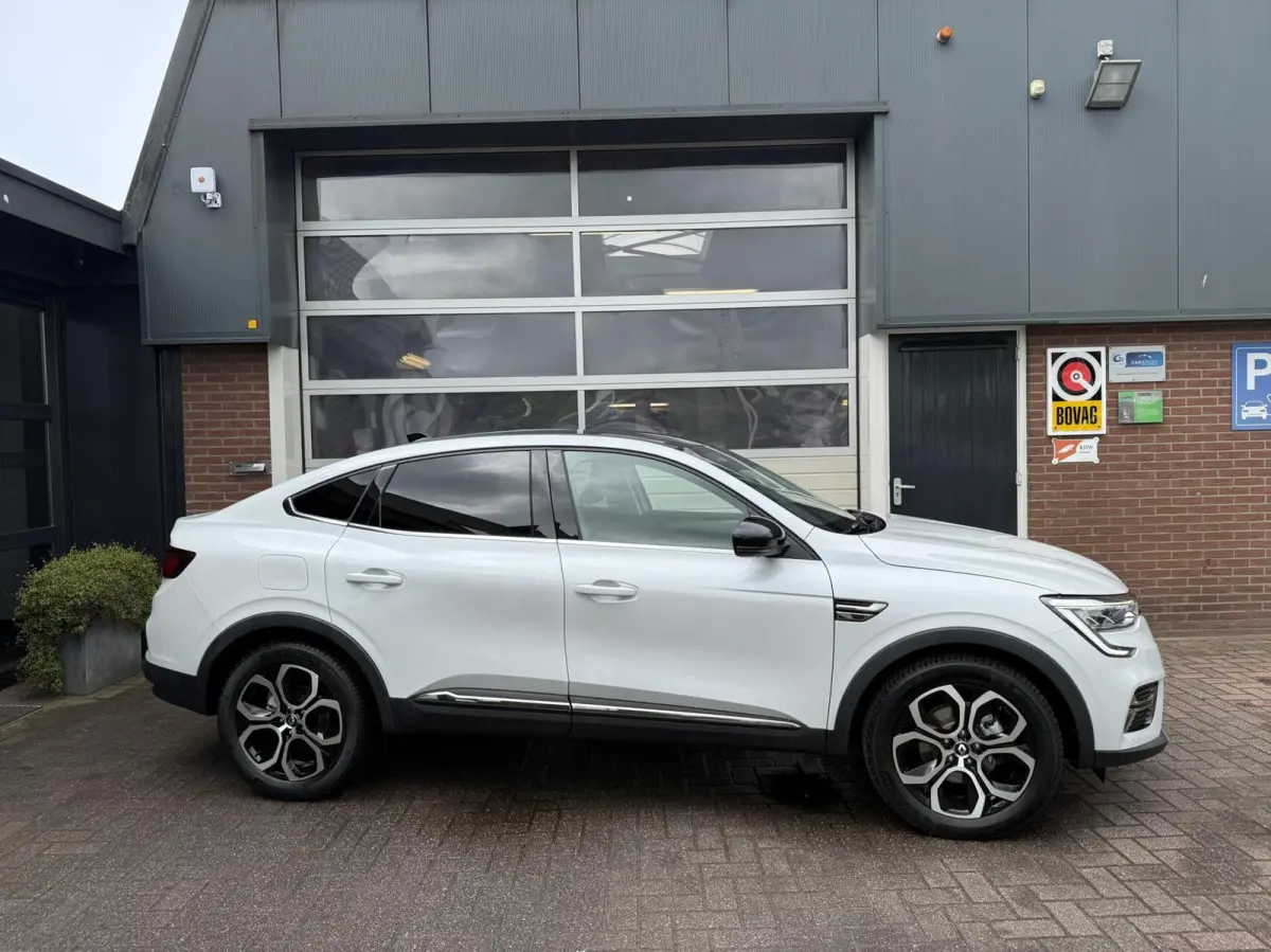 1.6 E-Tech Hybrid 145 Intens *ALL-IN PRIJS*