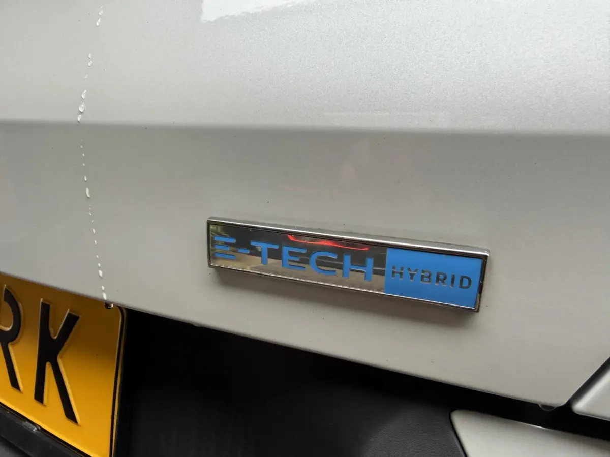1.6 E-Tech Hybrid 145 Intens *ALL-IN PRIJS*