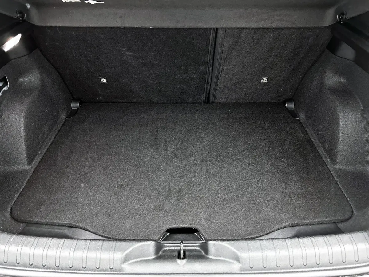 Urban 1.2 110pk Automaat | Stoelverwarming | Navigatie | Climate Control | Cruise Control | Camera | 17"LMV | LED | Keyless Entry/Start | Verwarmbare Voorruit | Apple Carplay/Android Auto |