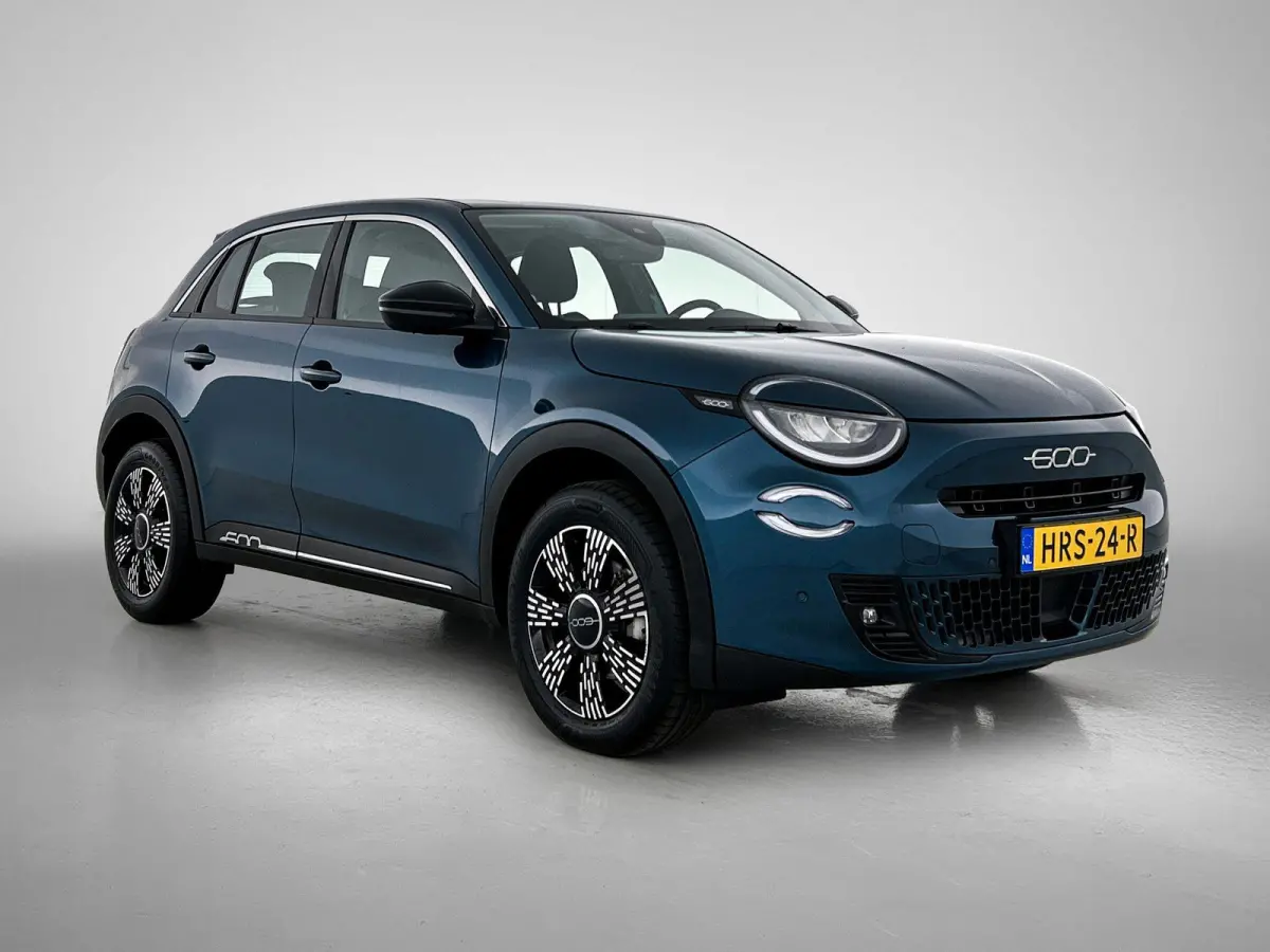 Urban 1.2 110pk Automaat | Stoelverwarming | Navigatie | Climate Control | Cruise Control | Camera | 17"LMV | LED | Keyless Entry/Start | Verwarmbare Voorruit | Apple Carplay/Android Auto |
