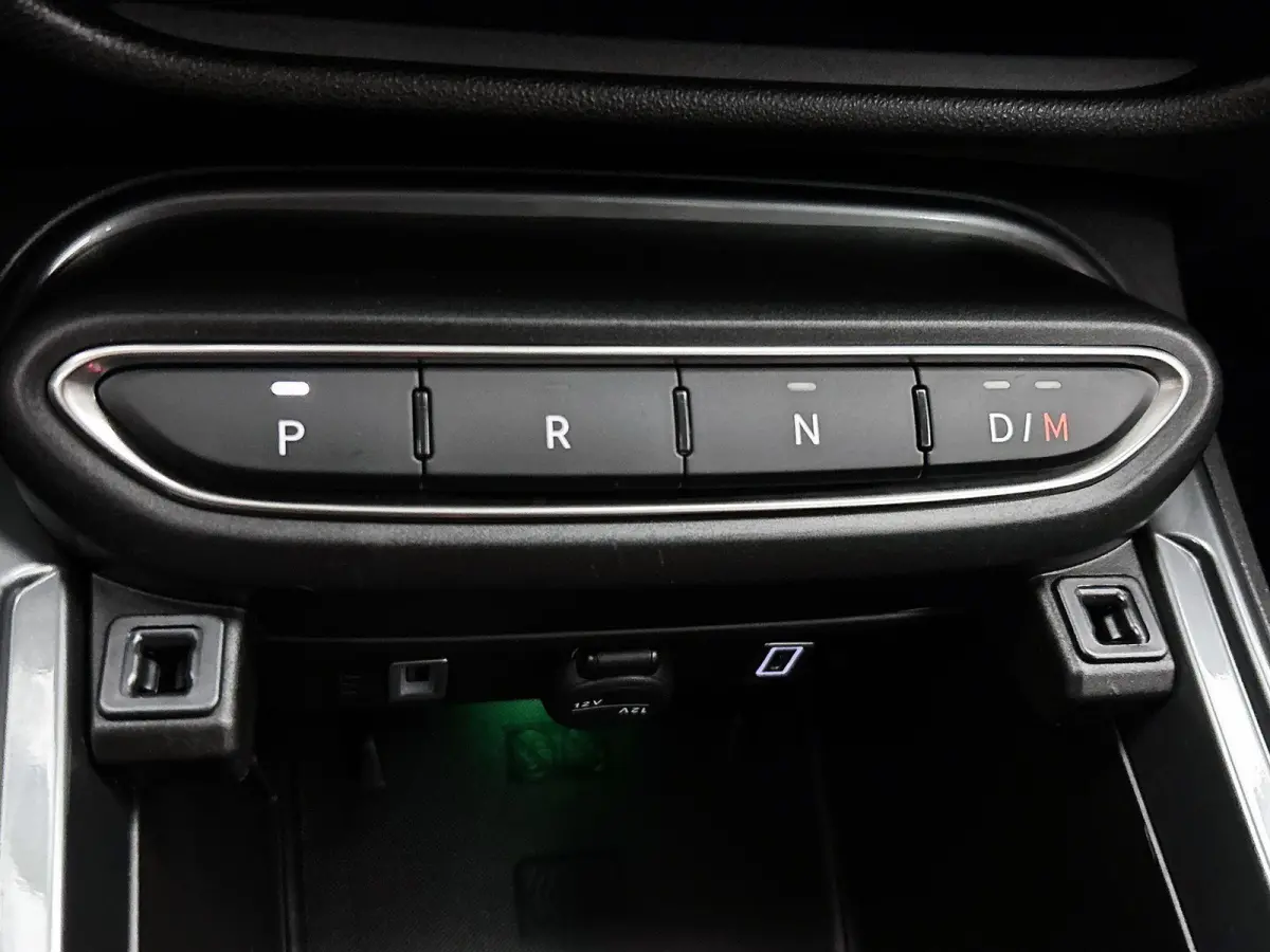 Urban 1.2 110pk Automaat | Stoelverwarming | Navigatie | Climate Control | Cruise Control | Camera | 17"LMV | LED | Keyless Entry/Start | Verwarmbare Voorruit | Apple Carplay/Android Auto |