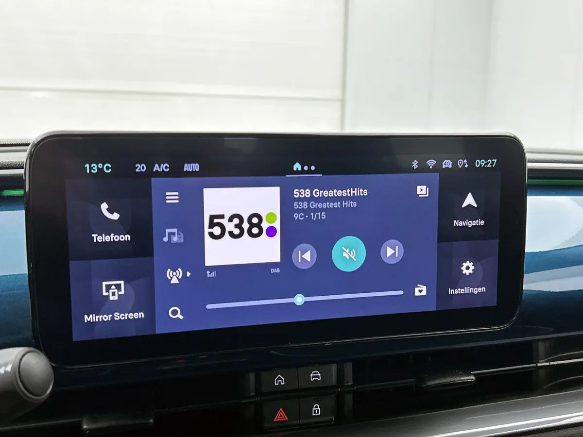 Urban 1.2 110pk Automaat | Stoelverwarming | Navigatie | Climate Control | Cruise Control | Camera | 17"LMV | LED | Keyless Entry/Start | Verwarmbare Voorruit | Apple Carplay/Android Auto |