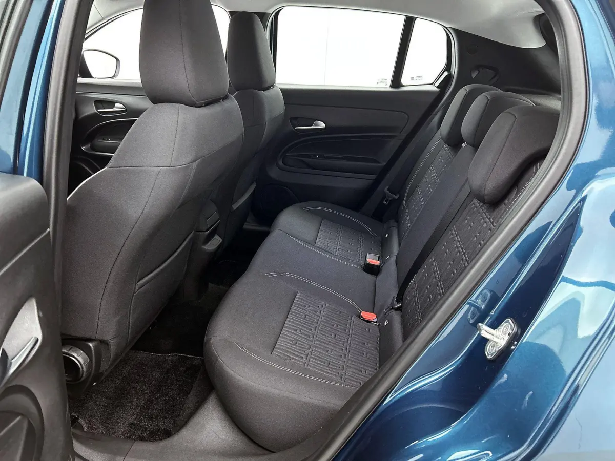 Urban 1.2 110pk Automaat | Stoelverwarming | Navigatie | Climate Control | Cruise Control | Camera | 17"LMV | LED | Keyless Entry/Start | Verwarmbare Voorruit | Apple Carplay/Android Auto |